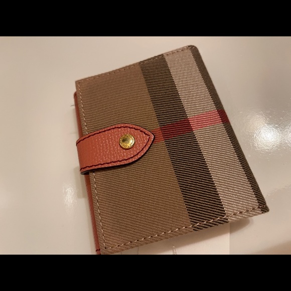 Brand new with tag Burberry wallet - Picture 8 of 8